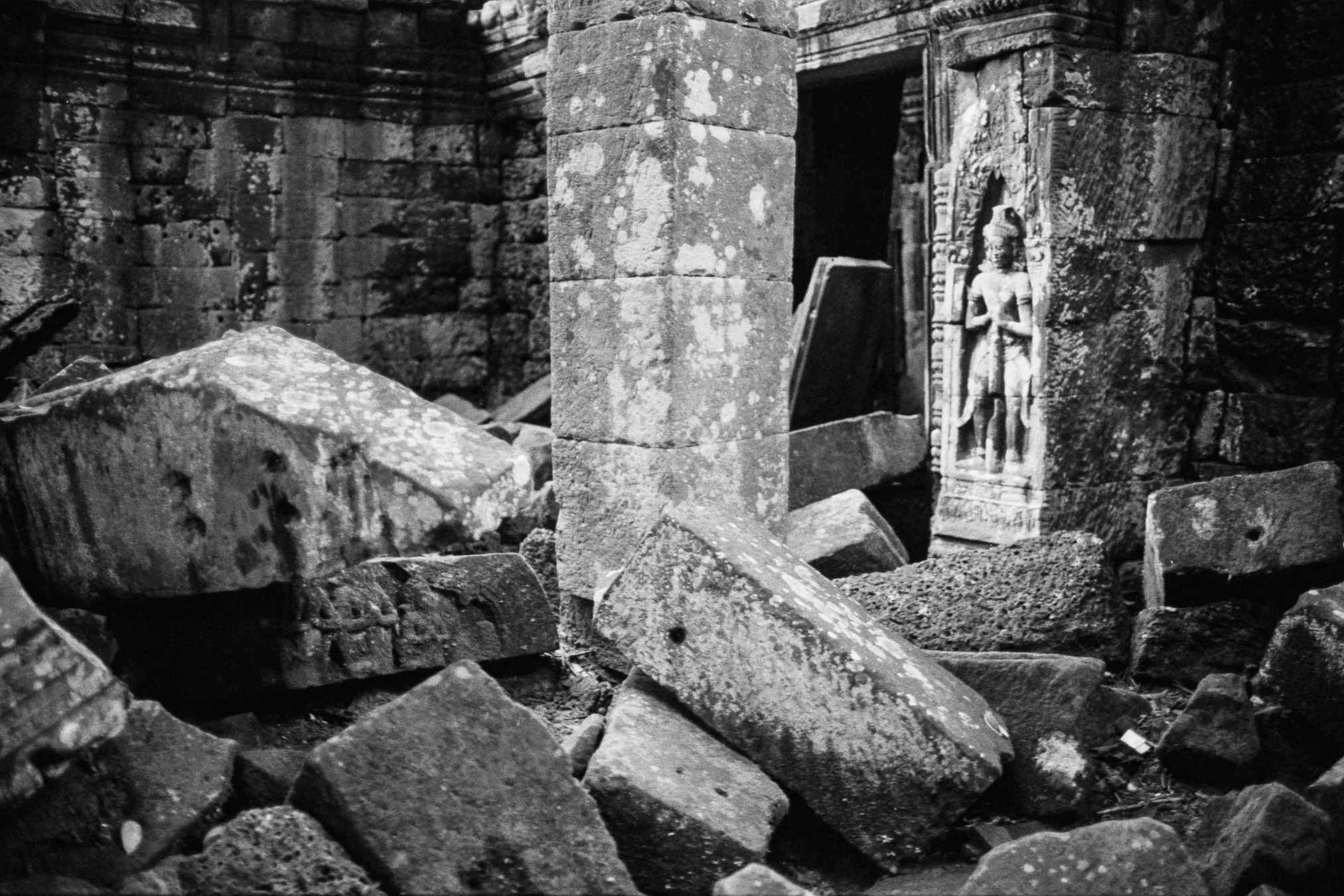 Ankor Wat, Siem Reap, Cambodia 2001-26.jpg