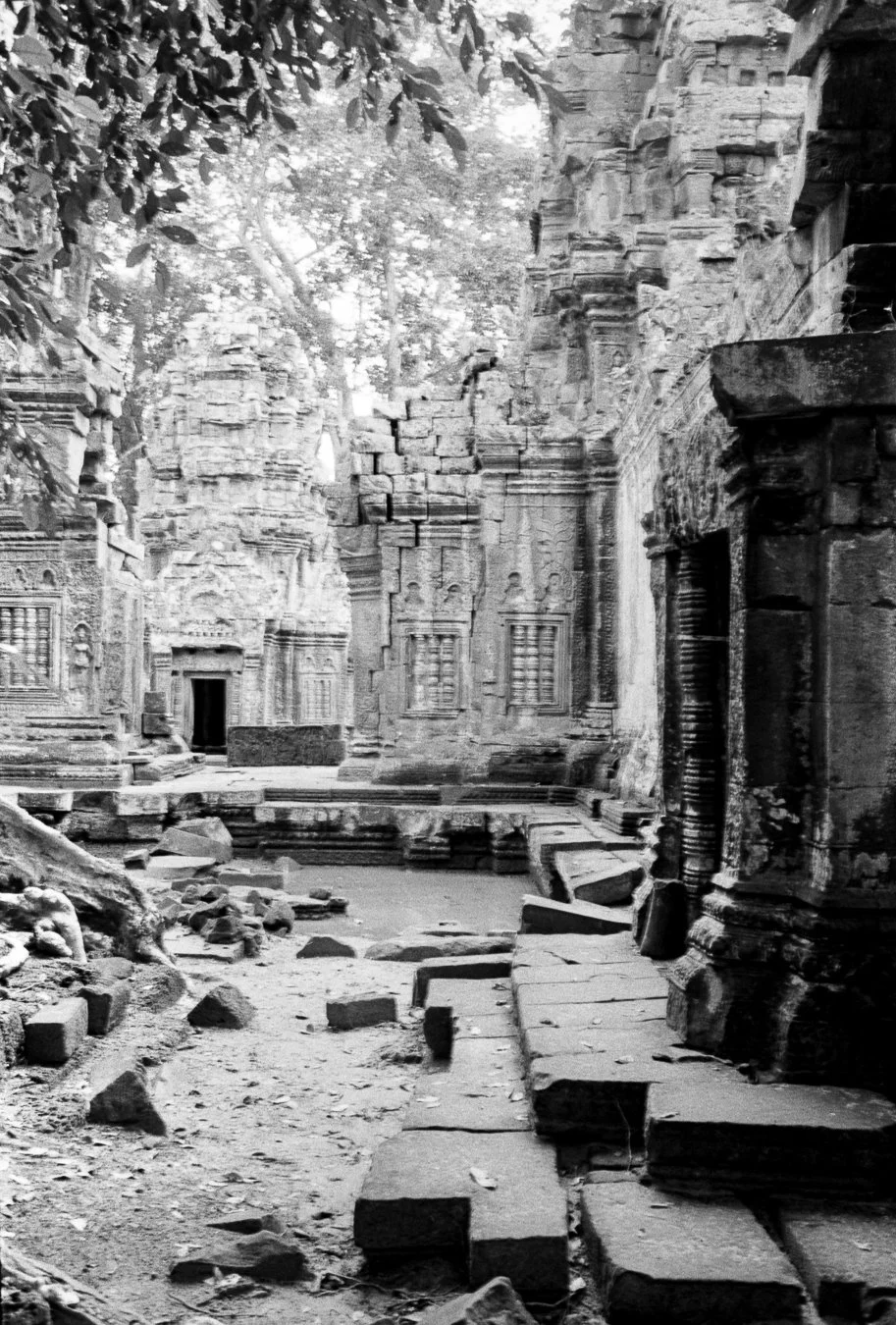 Ankor Wat, Siem Reap, Cambodia 2001-29.jpg