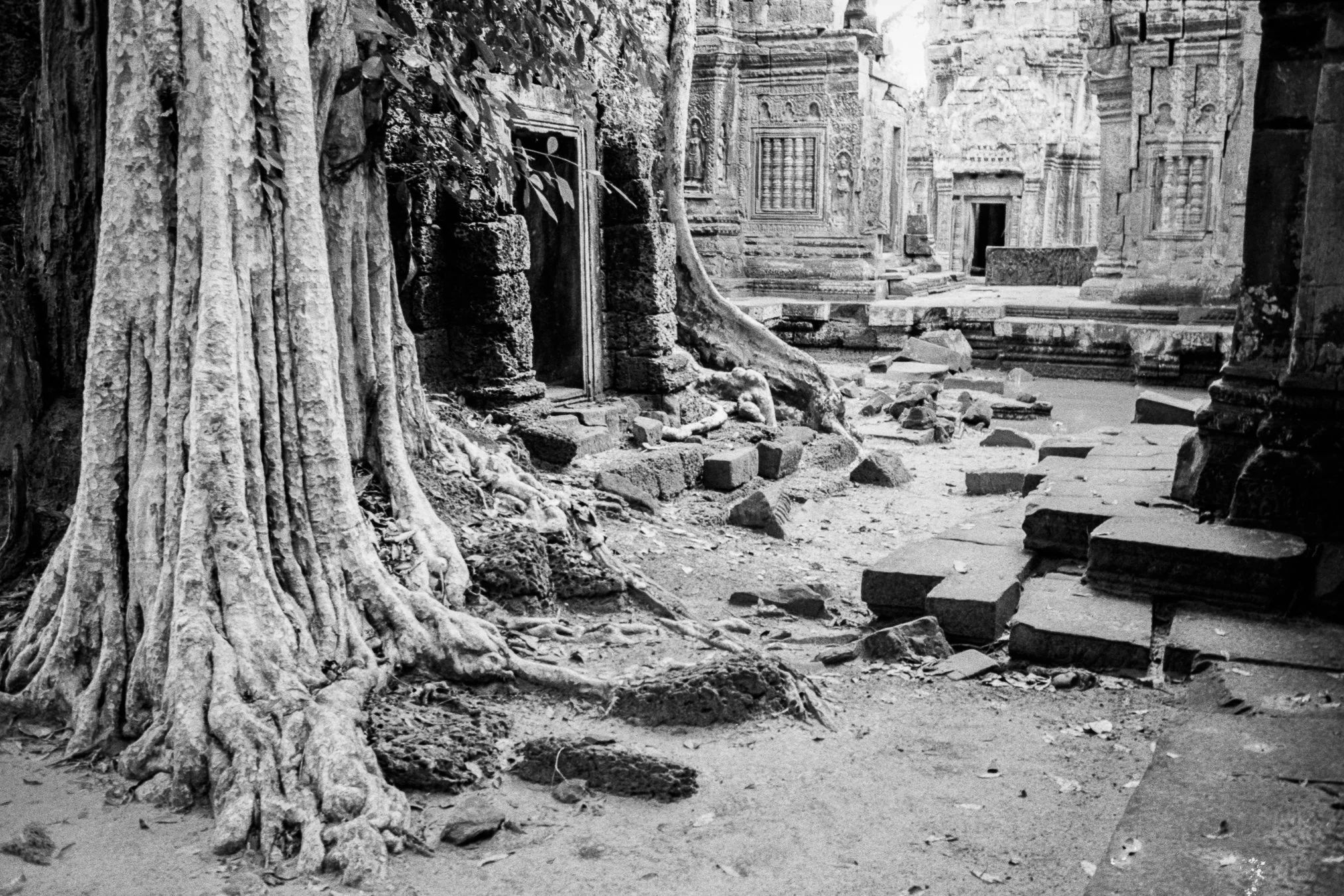 Ankor Wat, Siem Reap, Cambodia 2001-30.jpg