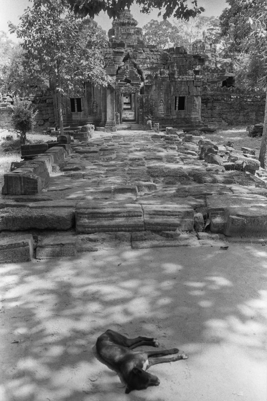 Ankor Wat, Siem Reap, Cambodia 2001-43.jpg