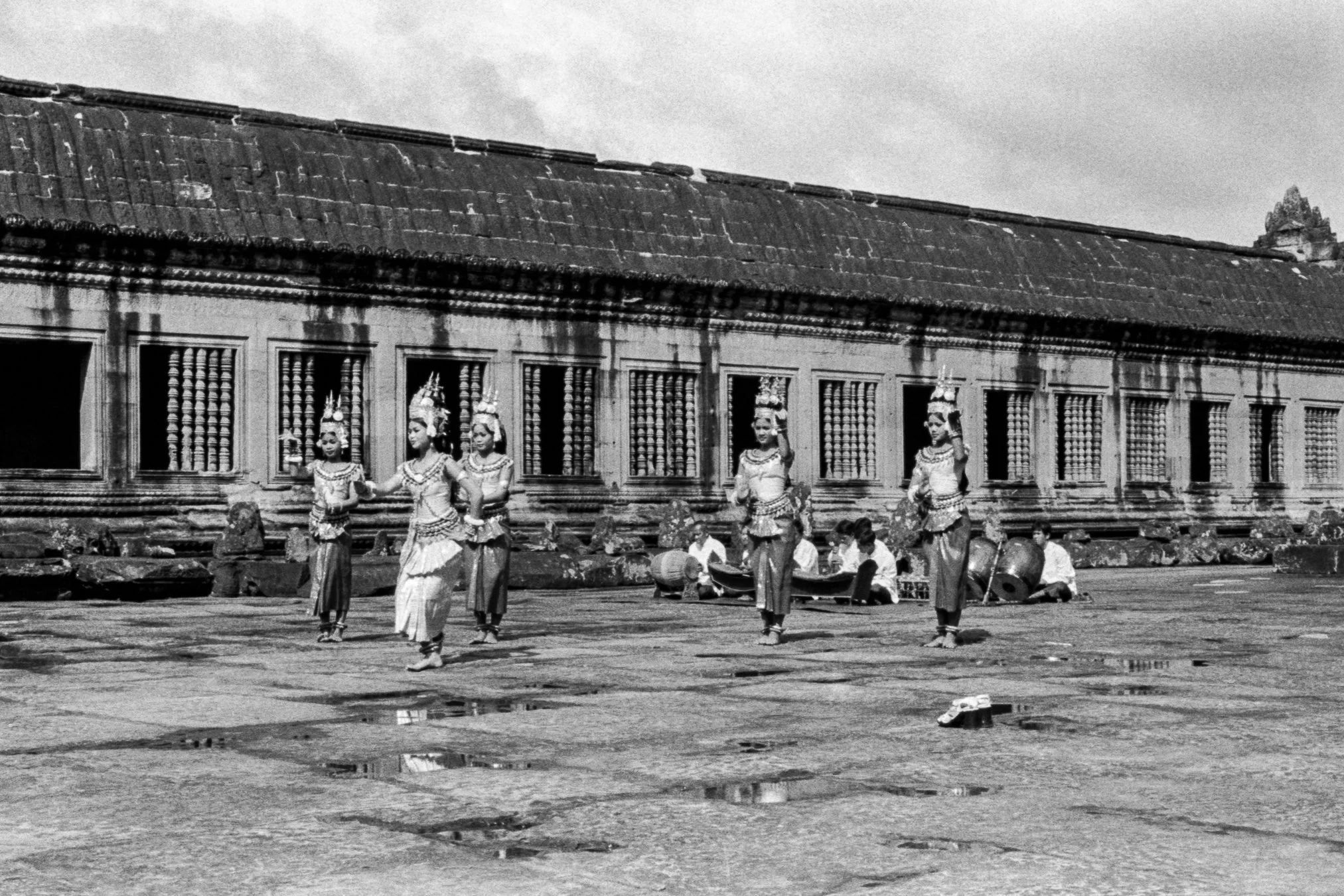 Ankor Wat, Siem Reap, Cambodia 2001-45.jpg