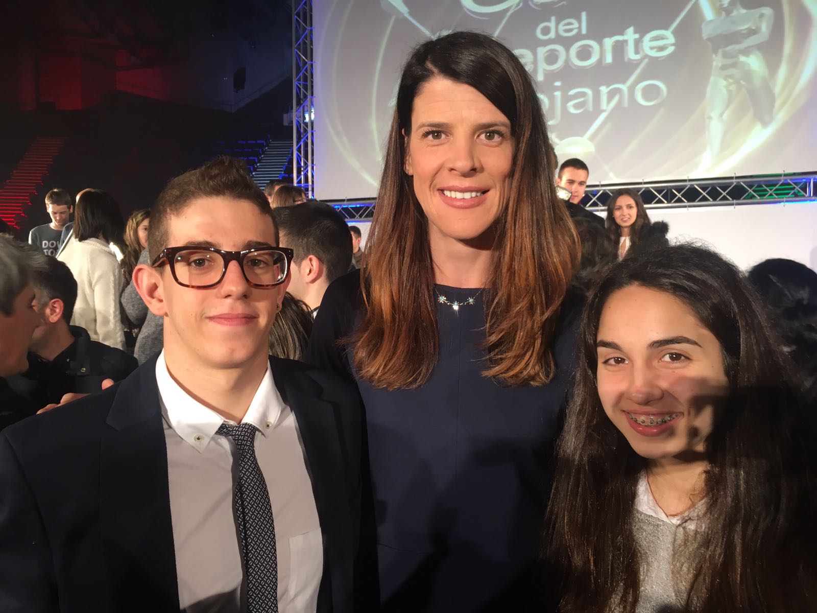 Marcos y Alba junto a la campeona olímpica Ruth Beitia.