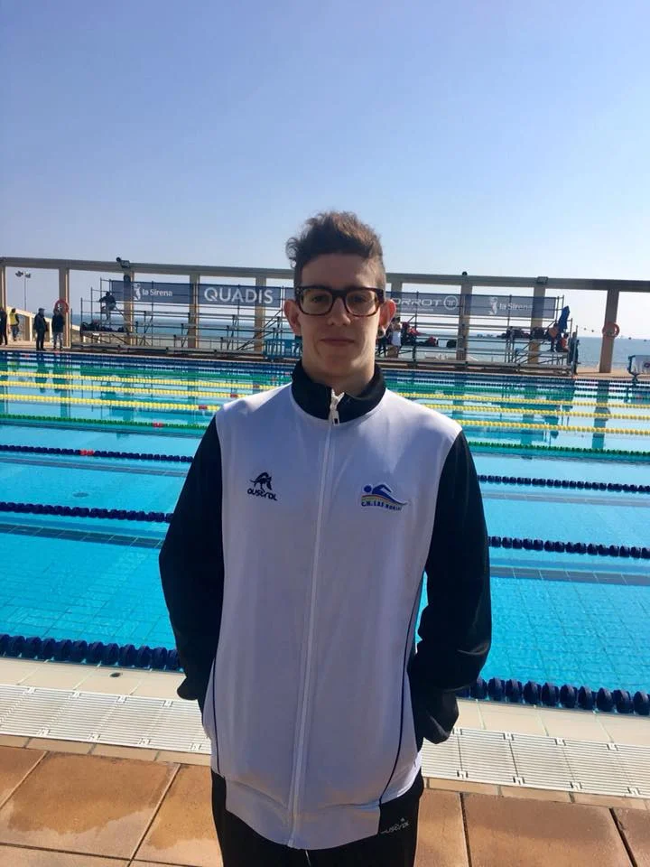 El nadador Marcos Godoy (99) @CnLasNorias consigue la 4ª posición en el Campeonato de España de Larga Distancia (p. 50)en la prueba de 5 k con una Mejor Marca Personal de 56:17,21. Con dicha marca nada por debajo de la mínima exigida para el Europeo de Aguas Abiertas.