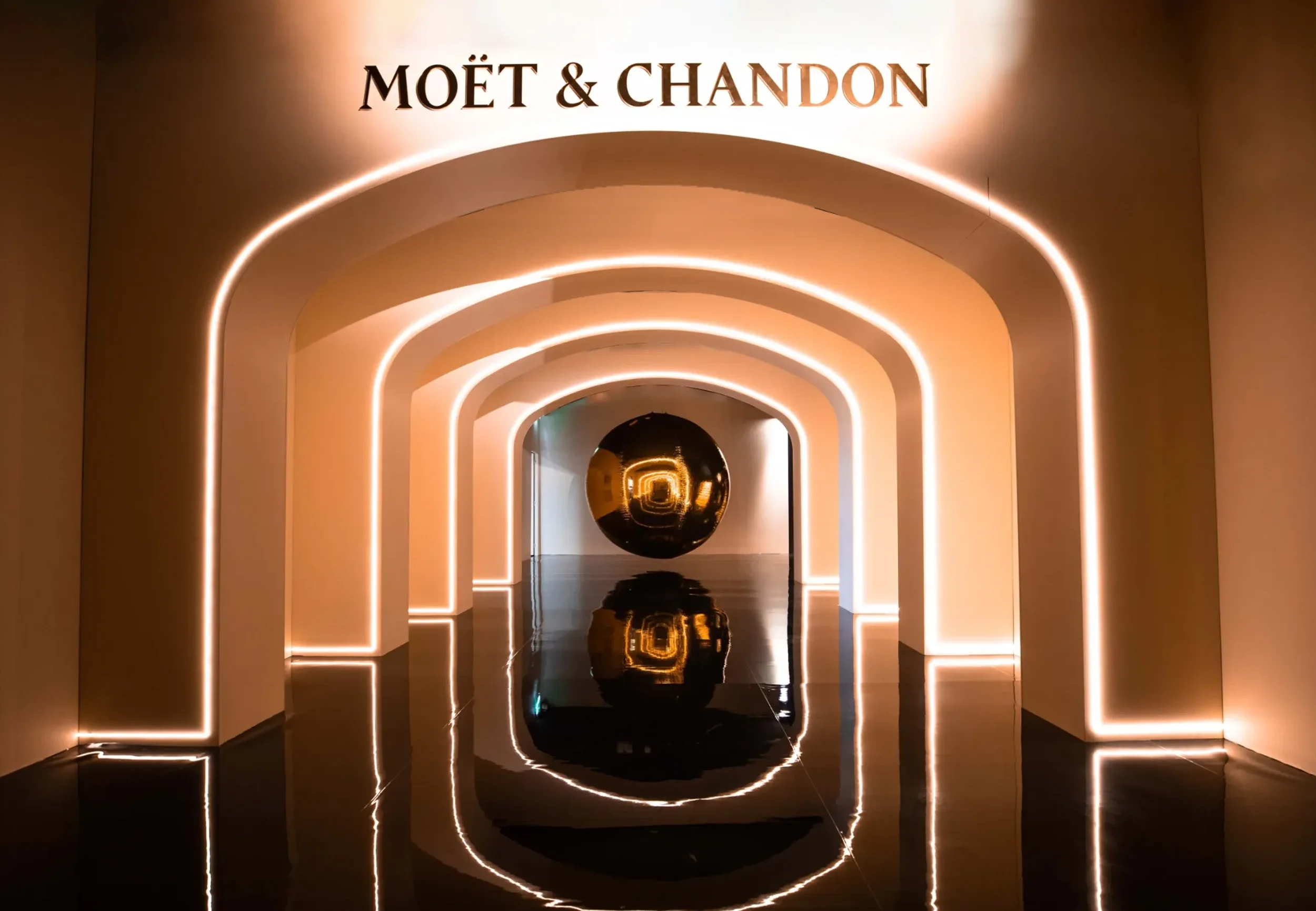 664a636b2abf111d1a71e786_STUDIOMESSA_MOET&CHANDON_EFFERVESCENCE_07.webp