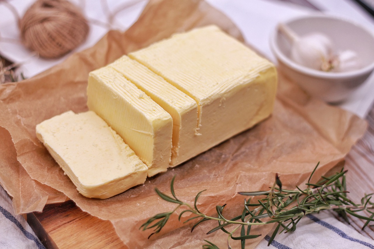Benefits of substituting butter-flavored oil for butter or margarine