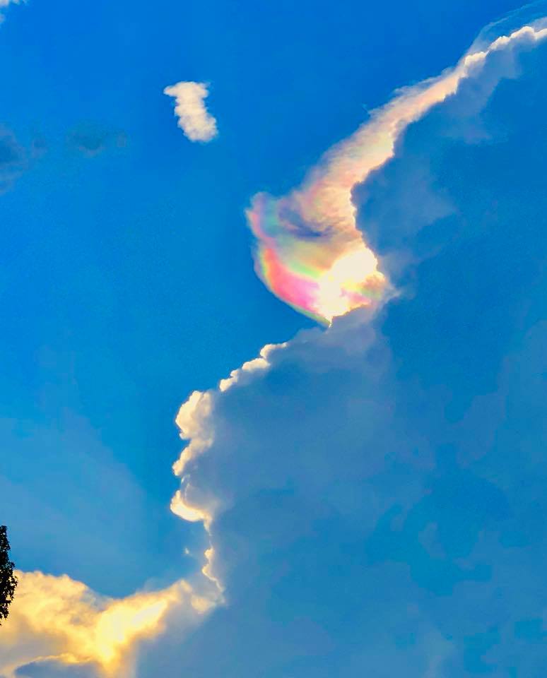 Rainbow effect in a cloud