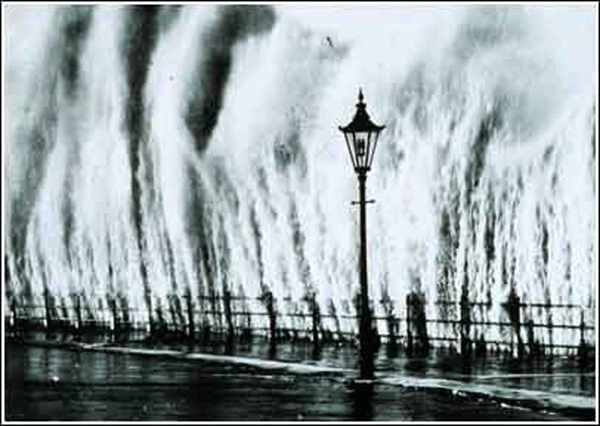 Photo of Battery Park (Manhattan, NY) during 1938 storm (courtesy National Weather Service)