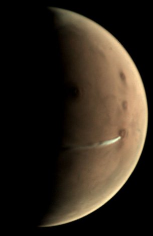 Interesting cloud on Mars