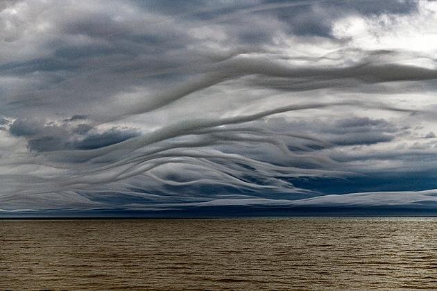 Asperitus clouds over Lake Ontario