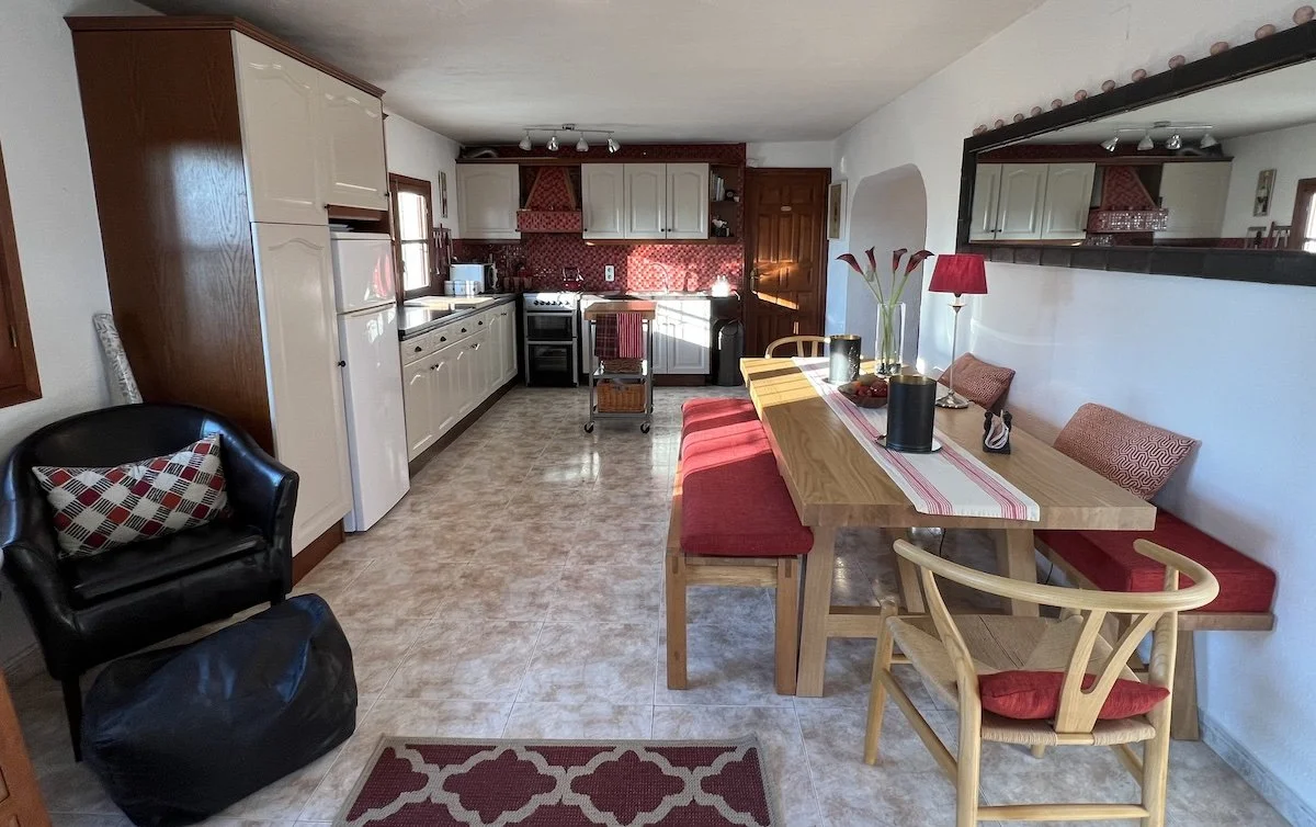 Villa Kitchen 1.jpg