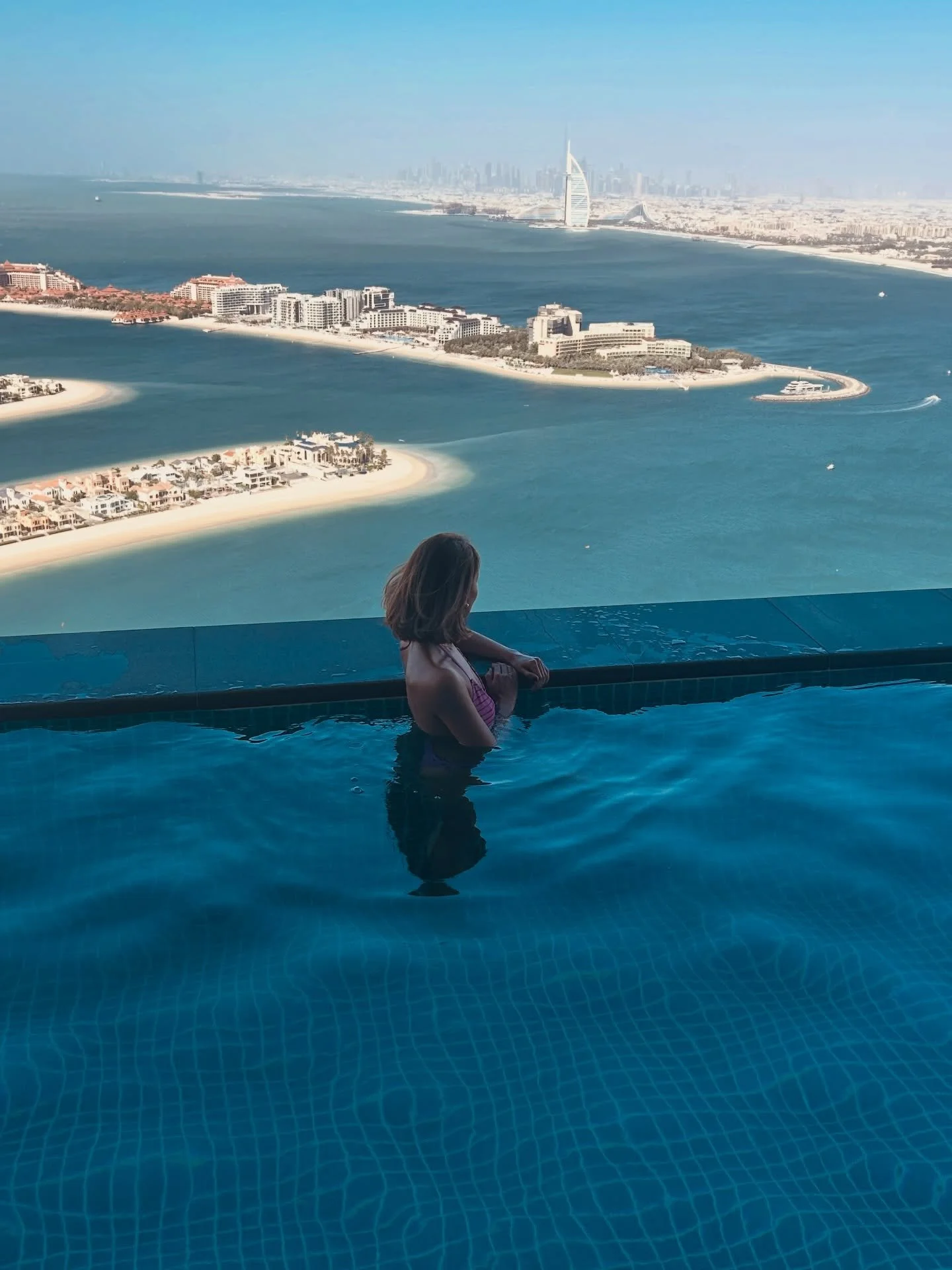 leave me here💙 🇦🇪
