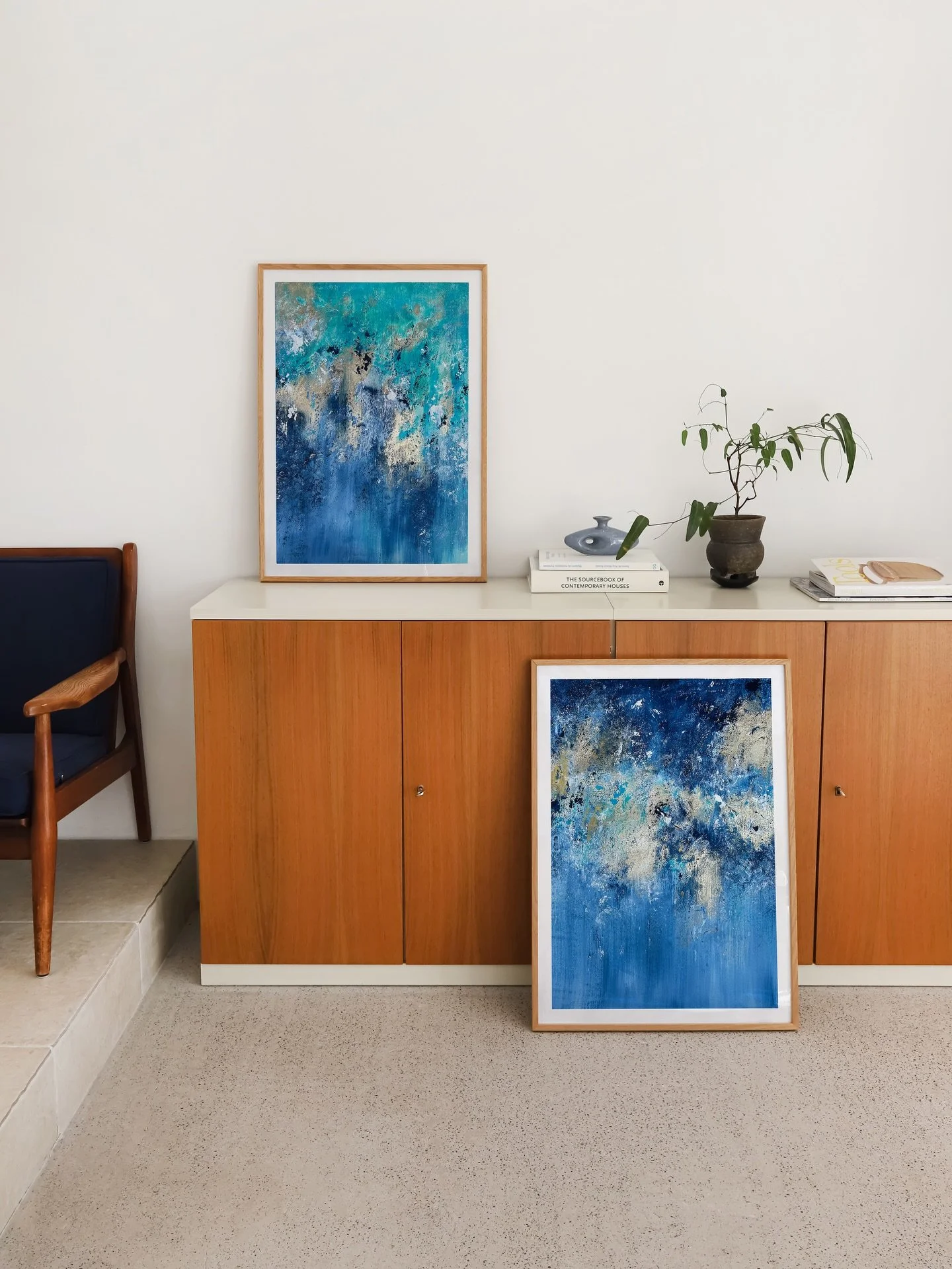 3 reasons I love styling artworks together🖼️

1. It makes way more of a statement
One piece is beautiful, but two together just feels more intentional and balanced.

2. Texture changes everything
The texture and gold leaf catch the light so differen