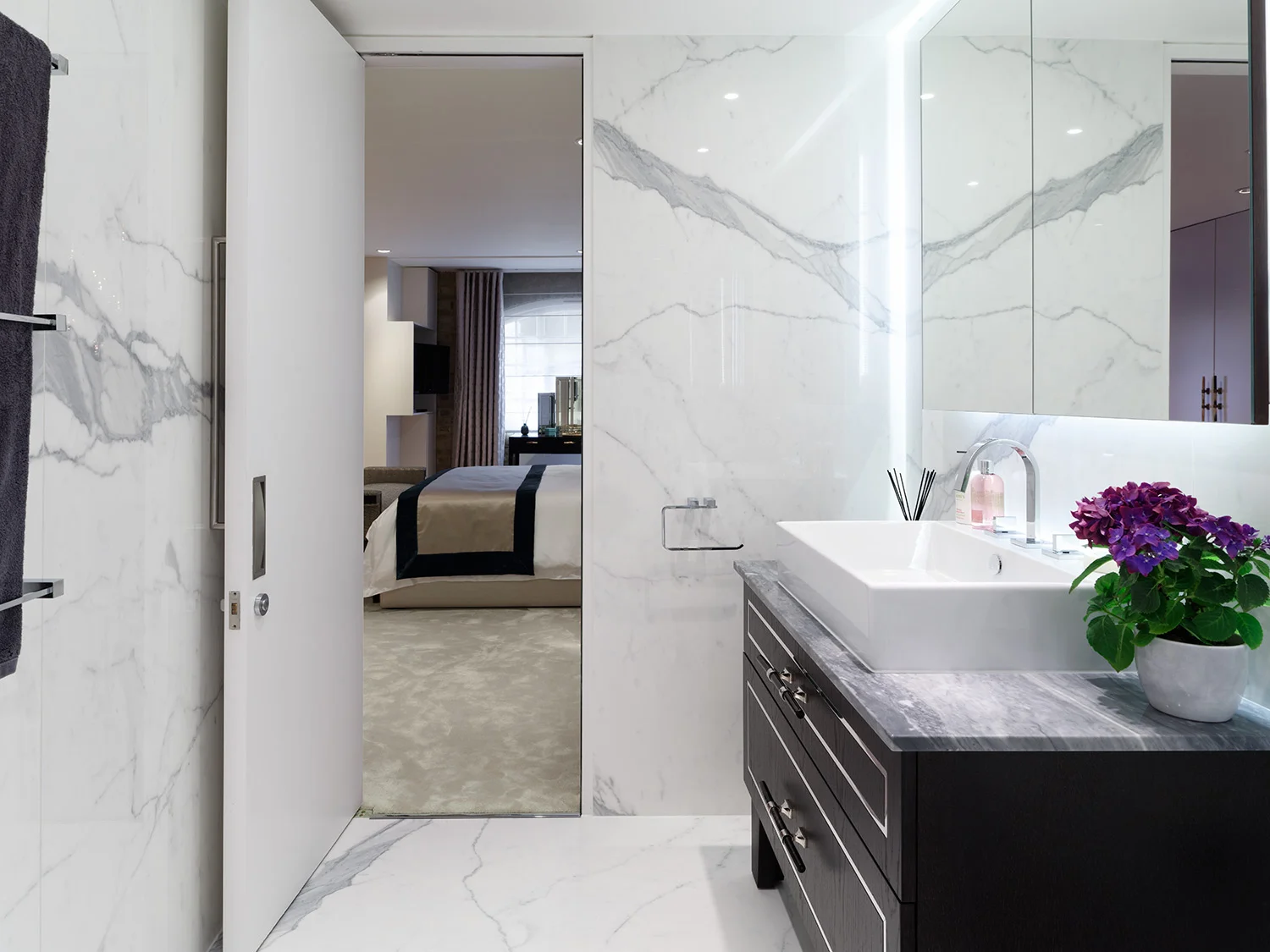 Apt215_ButlersWharf_13.jpg