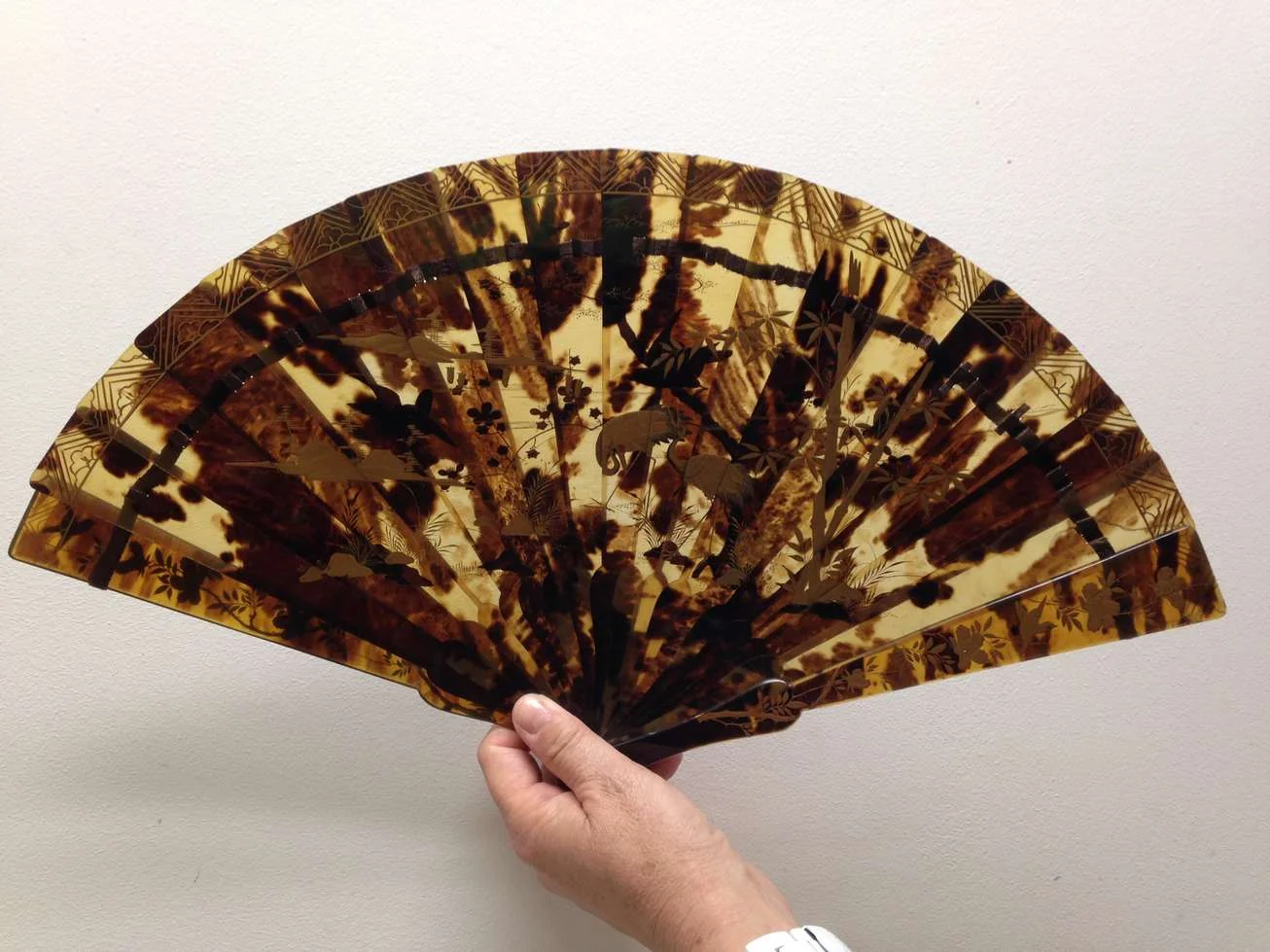 Eventail en écaille de tortue