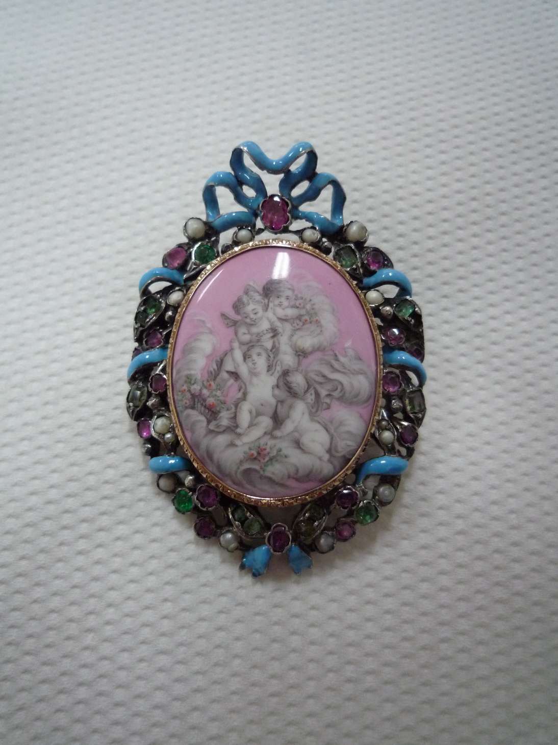 Broche style rococo 