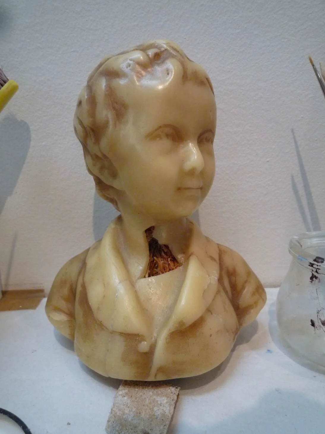 alaxandre-brongniart-enfant-buste-sculpte-cire-socle-bois-art-restauration-reparation-restaurarte.jpg