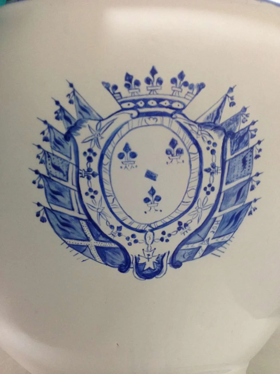 Bassine à Chantilly XVIIIe siècle.