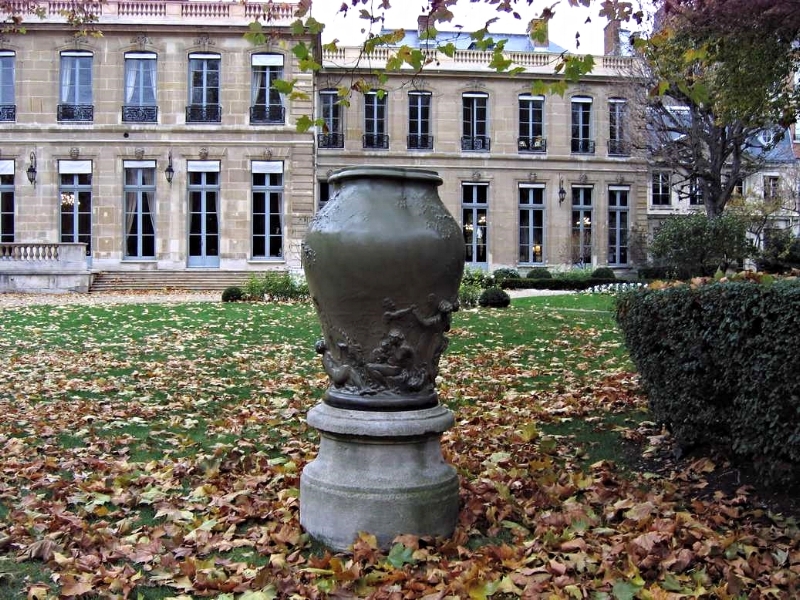 Vase monumental Dalou