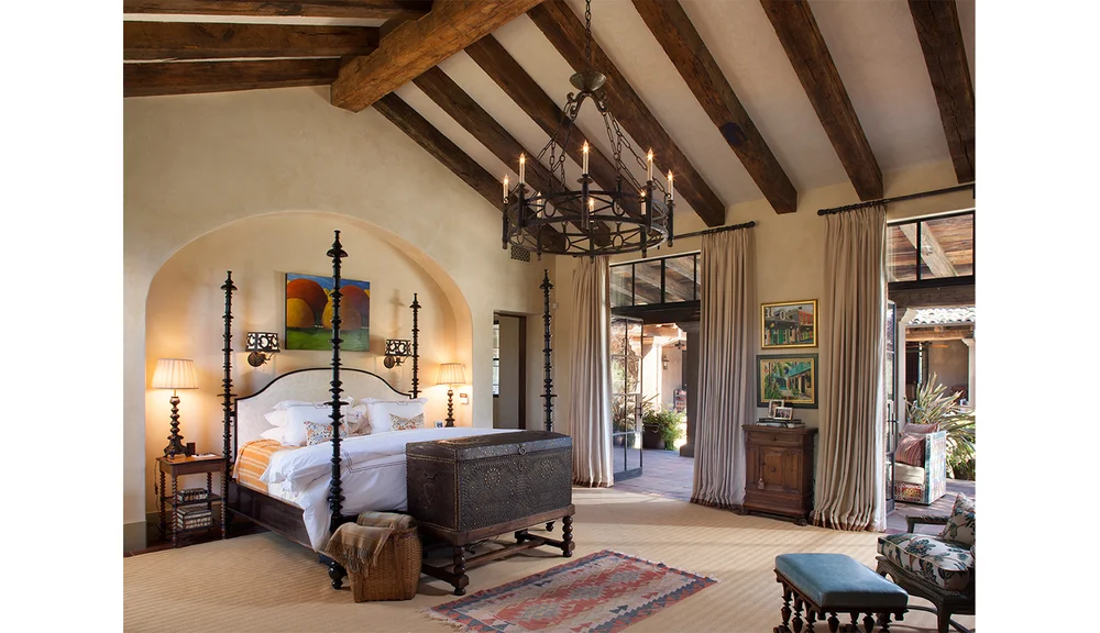 Calistoga_traditional_bedroom.jpg
