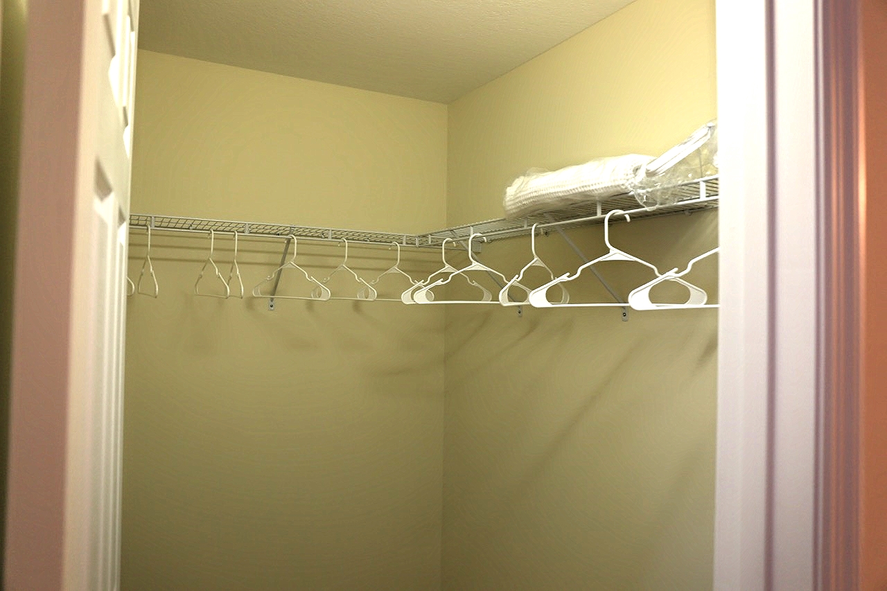 Abbingdon Master Walk-In Closet