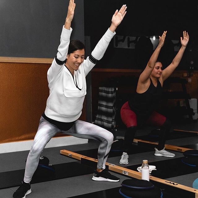 Throwing our hands up for October, new beginnings, and a new workout wardrobe! 🙌 Ft @headstandsandheels in our Amelia Legging &amp; @whatthedoost in our Stanton Legging #wearyourWILL #transformationtuesday