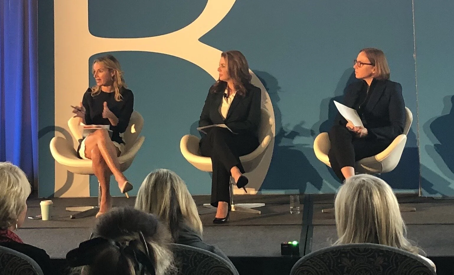 How to use Linkedin to be hired as an expert 