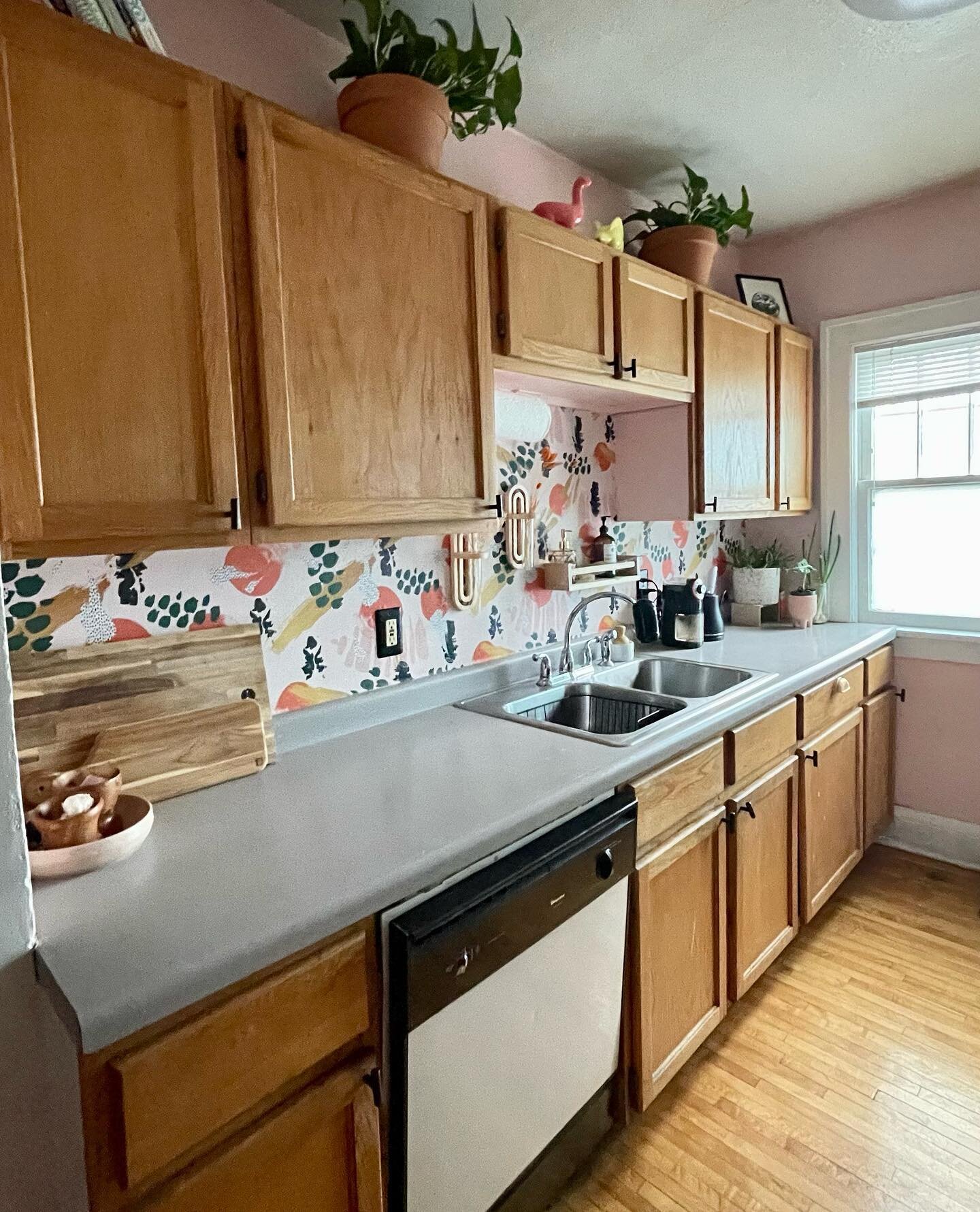 Finally finished our kitchen makeover! 🌸💕🌷🎀

The first task was finding the perfect new wallpaper. Then, @ohhelloem suggested we paint the rest pink. I was unsure at first but I love how it brightens the space! We now store the microwave in the p