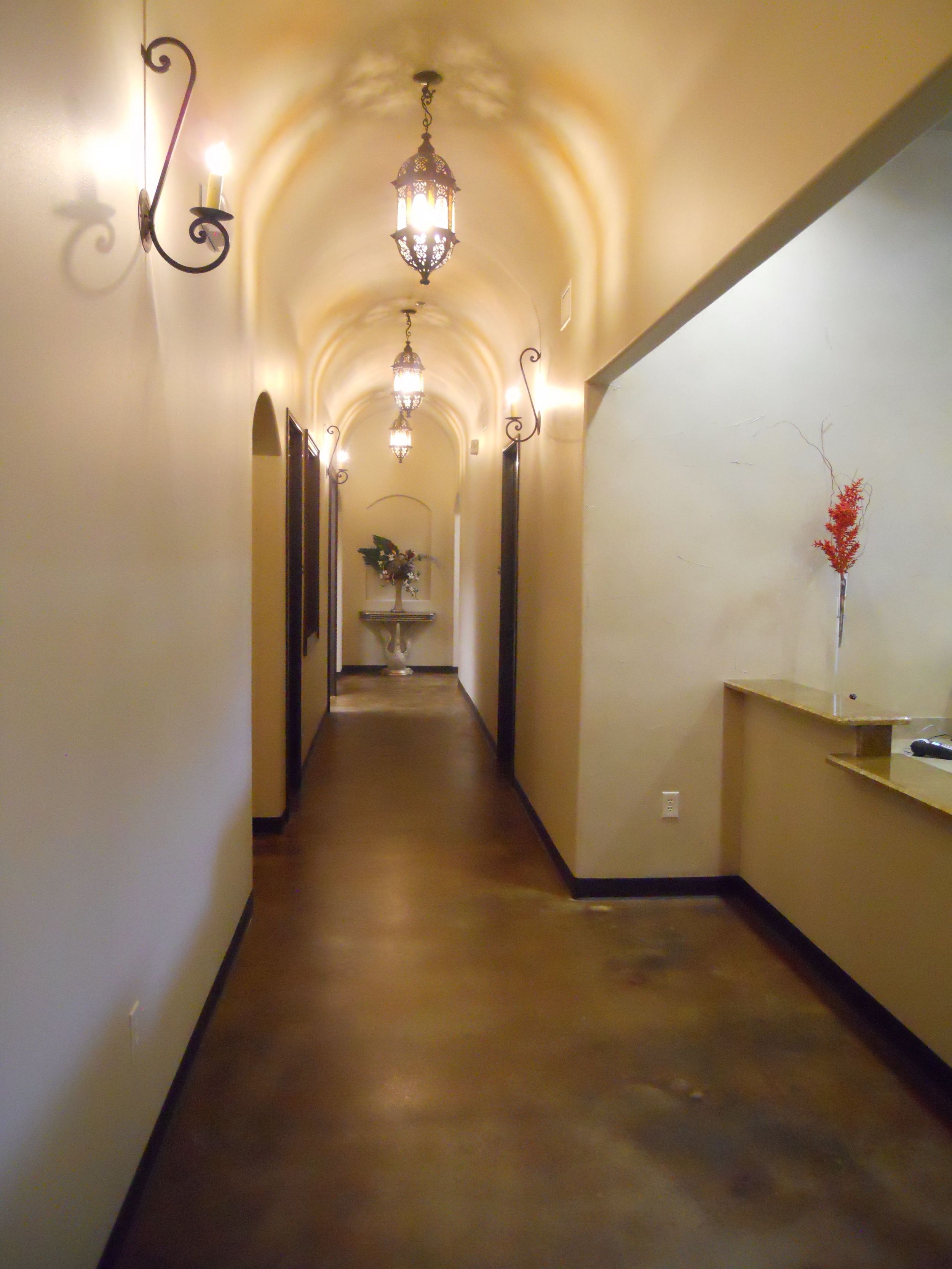 Hallway pic 1.jpg