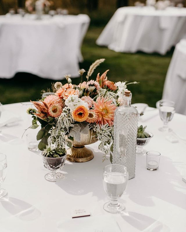 Table details from Karly and Cody's late August wedding at their private residence in Sunriver. Loved this palette and will be sharing more of these florals and the sweetest couple ever soon! 
Florals: @petalsflowersbykatie
Photography: @nataliepuls
