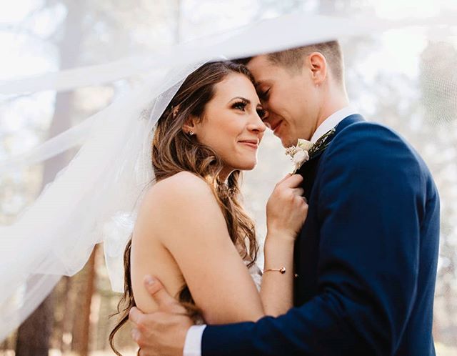 More photos in veils, please! .
.
.
.
.
.

#oregonwedding#oregonbride #bendbridalguide#veilphotography#weddingveil#weddingveils#bendwedding#centraloregonwedding#fivepinelodge#sistersoregon#bendweddingplanner