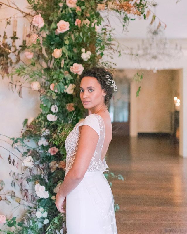 Valentine&rsquo;s Day is over, but wedding season is just beginning 🌸🌹🌸🌹🌸@nashvillebridalfashionweek 
Photo by @juliepaisley | Florals by: @gradientandhue | Planning: @rsvpeventdesigns | Venue: @riverwoodmansion | Dress: @thedresstheory | Cape: 