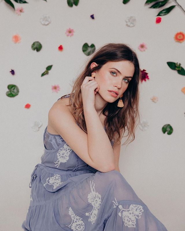 Who needs sunshine when you have a floral back drop? 📷: @swakphotography | @sophie.l from @eyemgmt | HMU: me