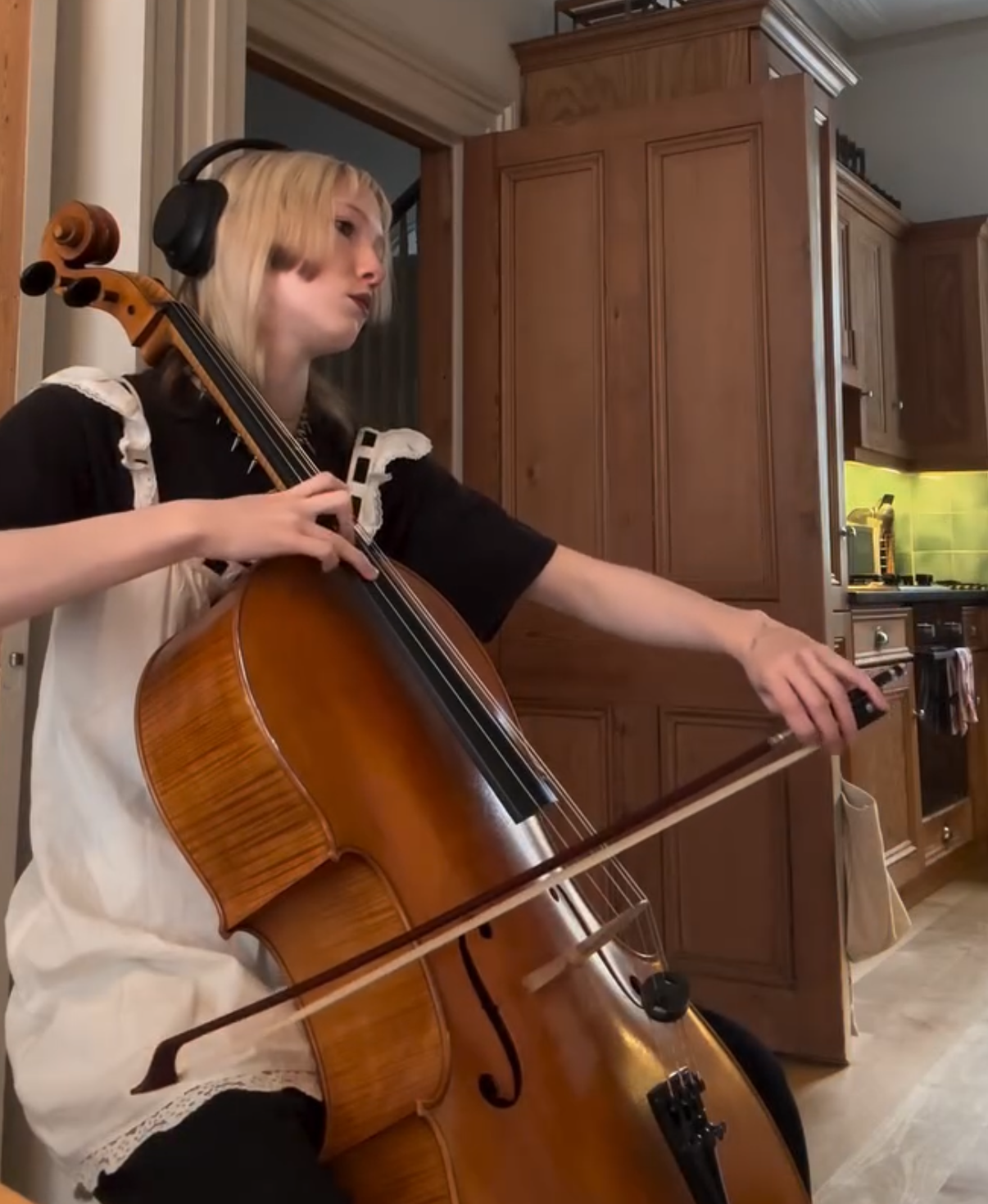 Lapse, for cello + electronics (2025)