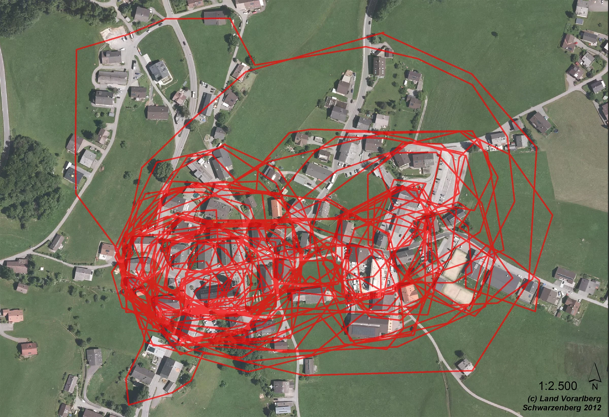 Auf einem Luftbild konnten die Besucher ihren persönlichen Dorfkern von Schwarzenberg markieren. Wer nicht beim Dorfgespräch dabei sein konnte kann den Plan auch nachträglich befüllen und auf der Gemeinde abgeben. Download Planunterlagen