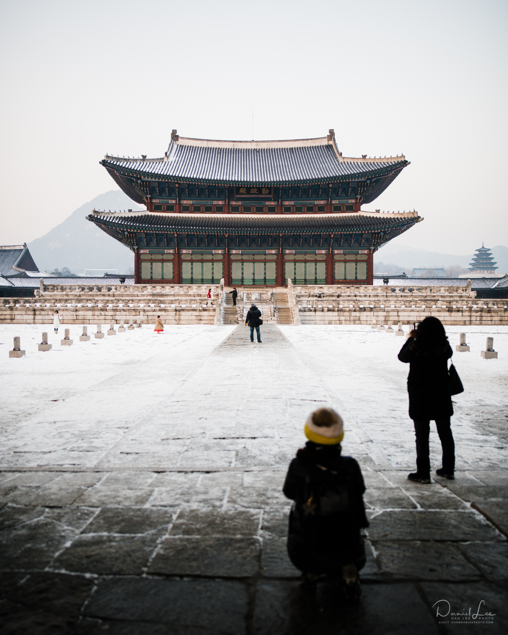  Tourists get their last minute photos at Gyeongbukgung before the doors close for the day. Seoul, Republic of Korea. Photo by Daniel Lee. 