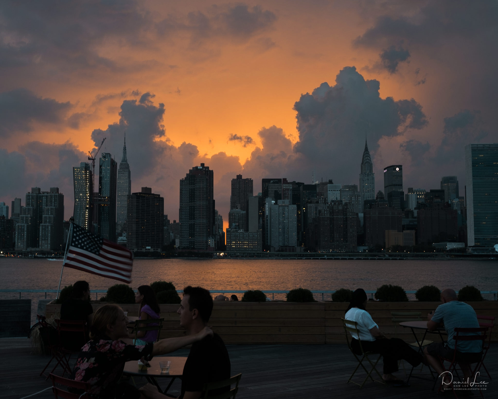  Residents and tourists alike enjoy a Manhattan sunset from Long Island City, Queens in the summer. Queens, NY. Photo by Daniel Lee. 