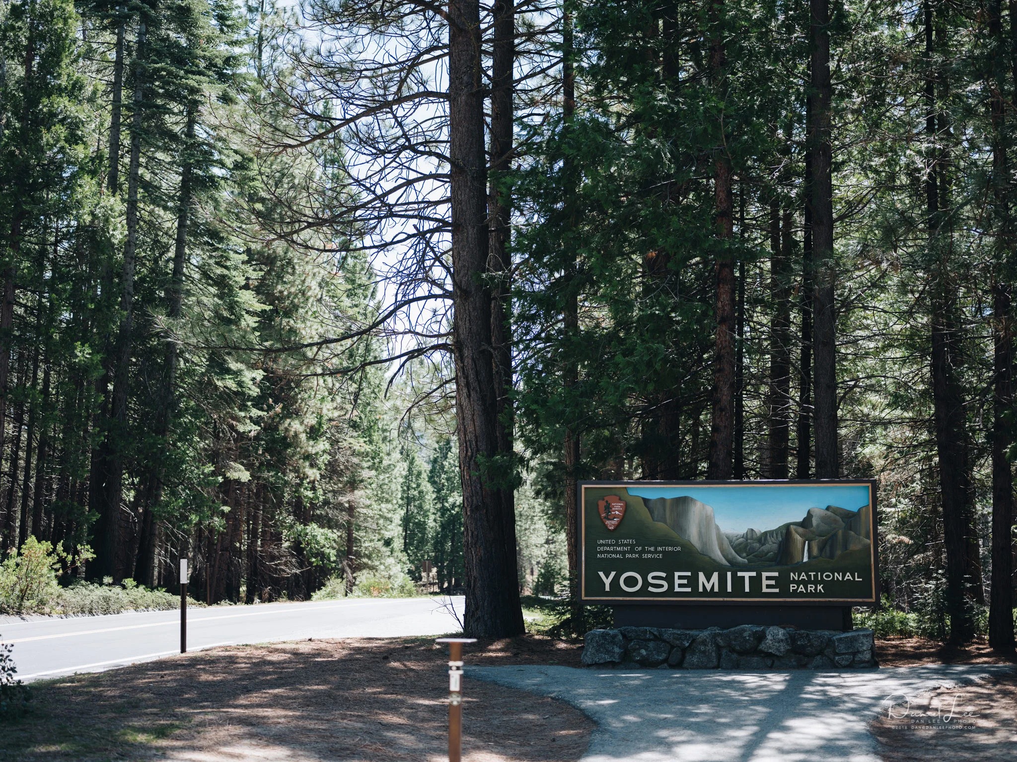 Entrance sign to Yosemite National Park. Photo by Daniel Lee.