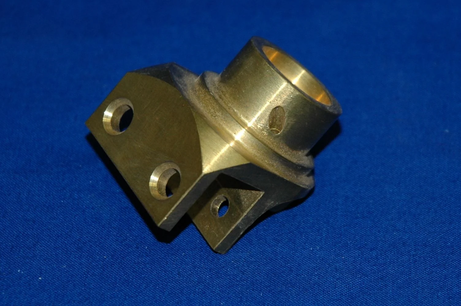 Winshield Trunnion.JPG