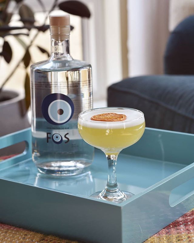 Who else is in denial about the coming winter 🙋&zwj;♀️ If you're looking for some escapism in cocktail form, this drink has you covered. I got the chance to try quite a delicious liqueur for the first time - @fosspirits mastiha - it's made from tree