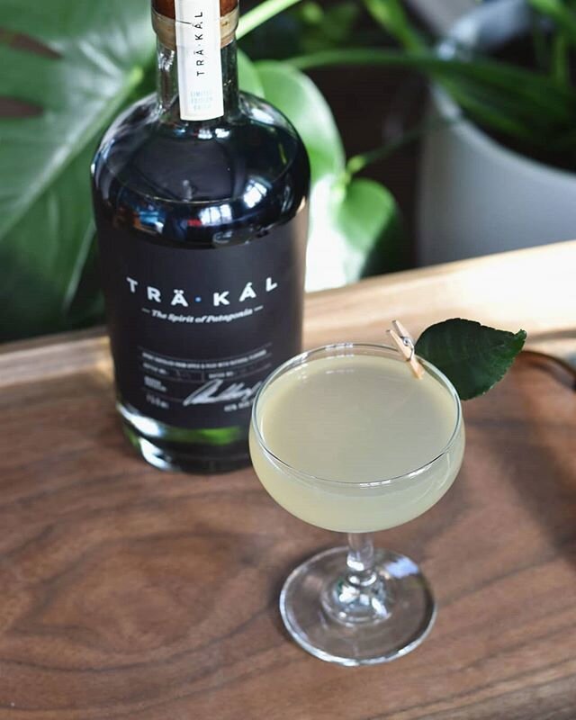 Here's a fabulous tropical sipper in case you need some winter escapism. @drinktrakal shared a bottle of their delicious Patagonian spirit with me and I just happened to stumble on raw sugar cane at the store later that week. Extracting the sugar can