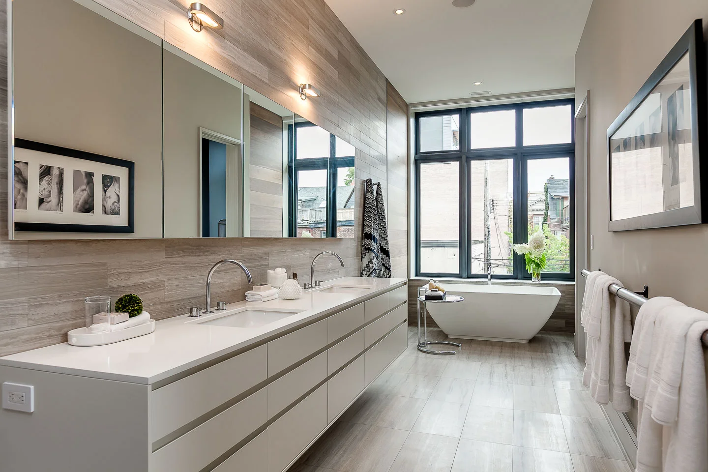 314-Palmerston-Blvd-Master-Bedroom-Ensuite-Bathtub.jpg