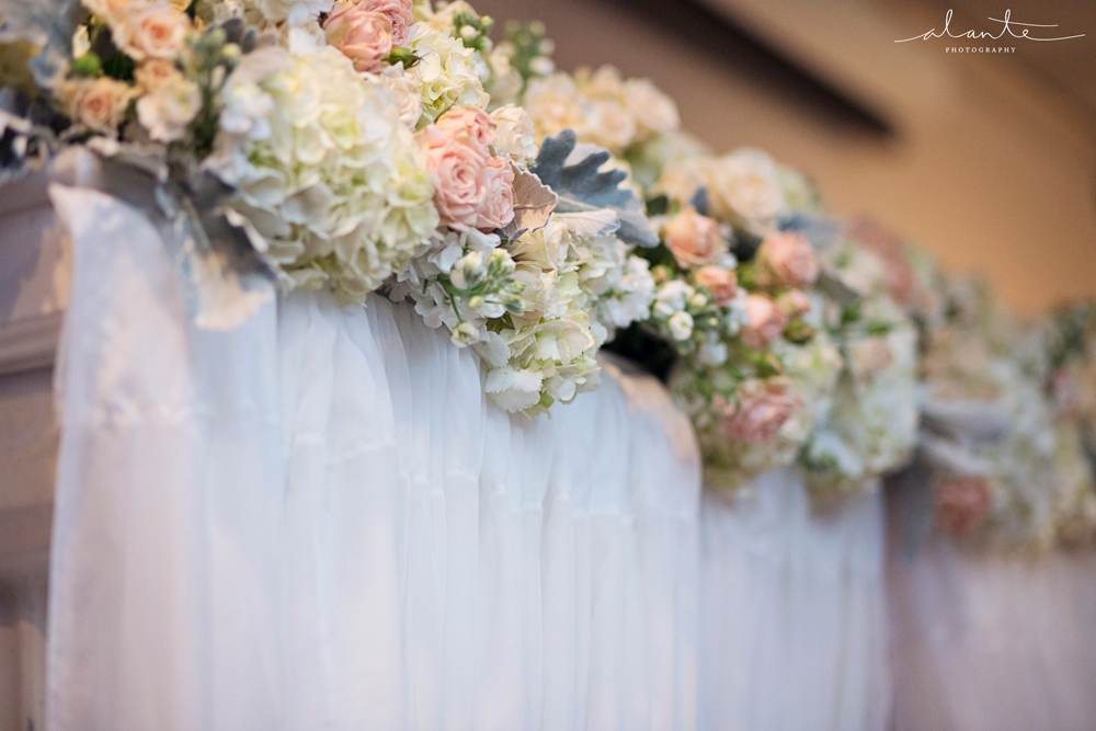 Photo by Alante Photography, Flowers by Laurel's Florals