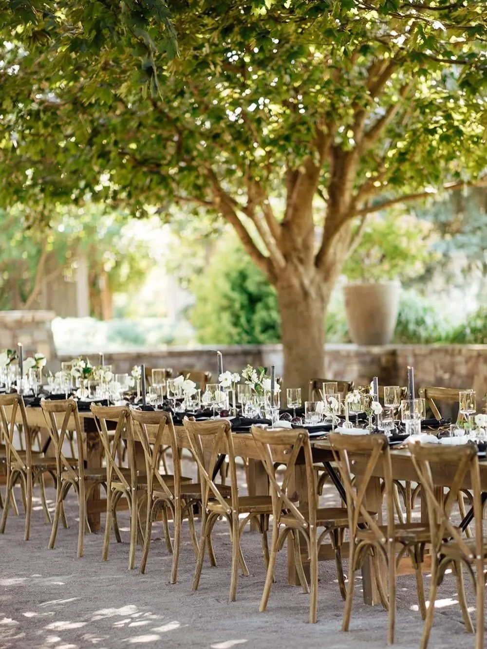 How do you actually come up with your wedding vision&hellip; without copying someone else&rsquo;s? 👀

Real talk. Your wedding vision isn&rsquo;t hiding on page 47 of Pinterest. It starts with you two.

Close the tabs. Forget what&rsquo;s trending fo