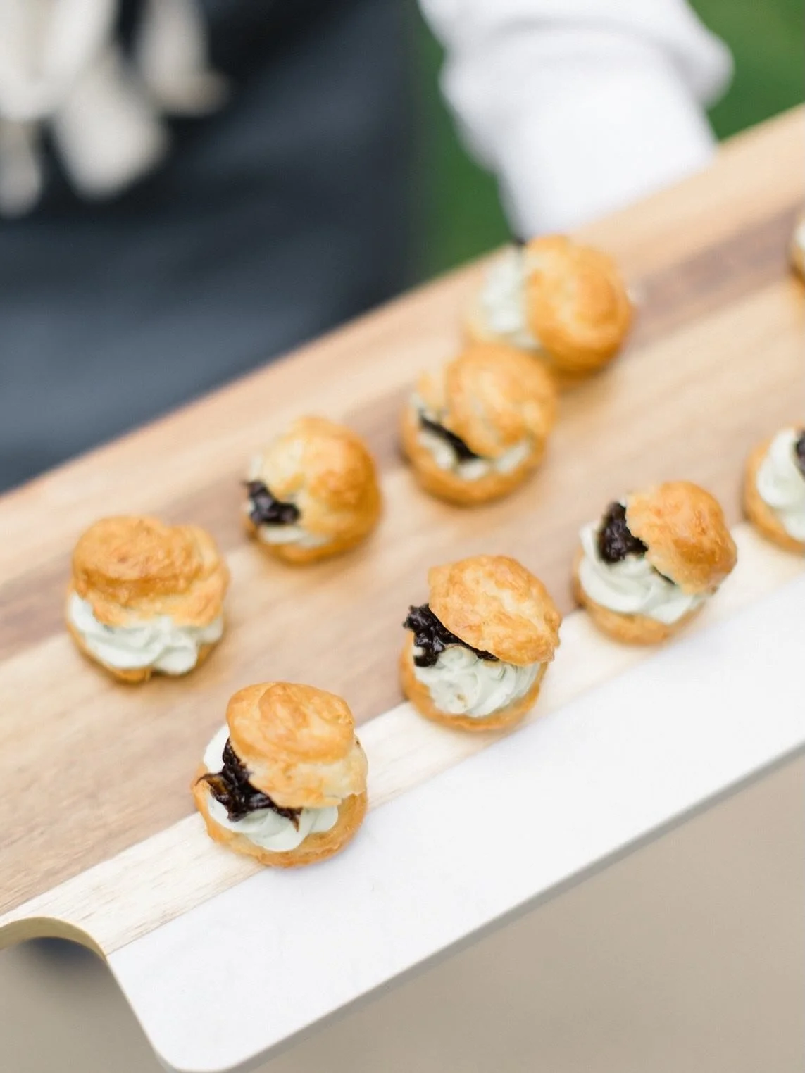 Is your cocktail hour pulling its weight&hellip; or just filling time? 🍸✨
⠀⠀⠀⠀⠀⠀⠀⠀⠀
Cocktail hour appetizers are your guests&rsquo; first real taste of your wedding, and trust us, first impressions matter. This is where the energy shifts from ceremo