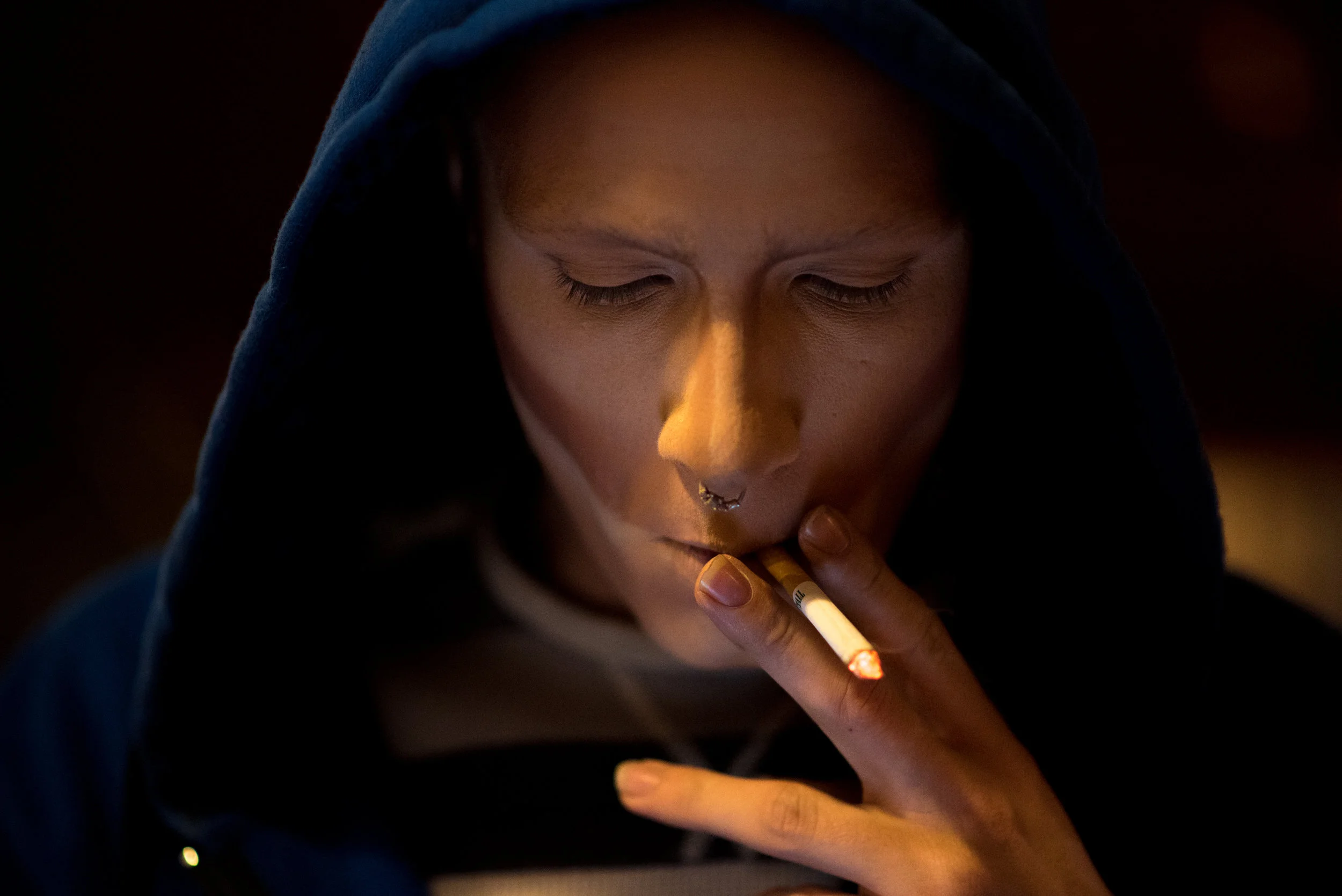 Halfway through his makeup routine, Koedam steps outside of the dressing room to smoke a cigarette. While getting ready at most venues, he wears a blue sweatshirt with the crest of Ravenclaw from the "Harry Potter" book series.