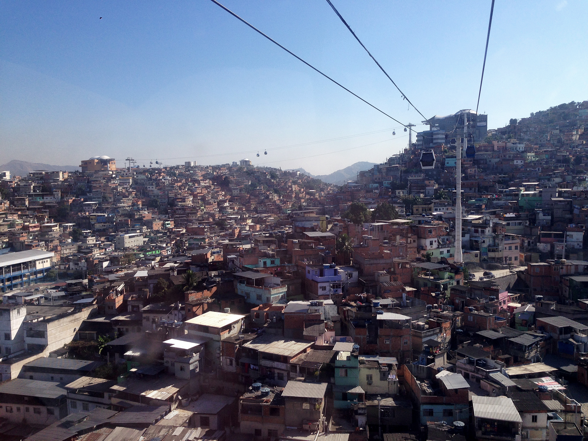 Vista de la"Gruta" en el Complexo Do Alemão, donde el famoso periodista brasileño Tim Lopes fue asesinado. El local es conocido por enfrentamientos constantes entre policía militar y traficantes . | Foto: Marcelo A.