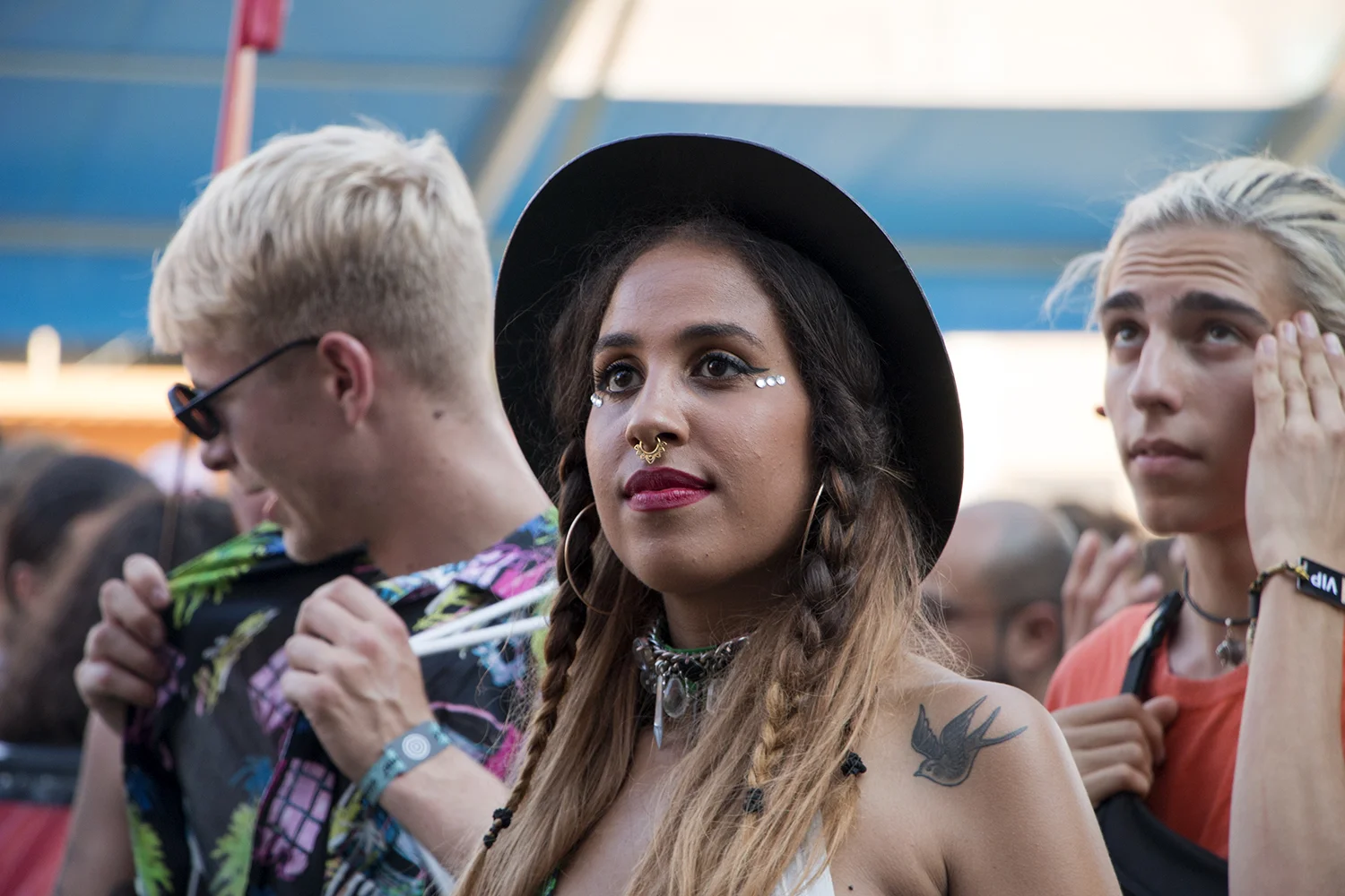 La puertas del Sónar se abren a las 10am y los sets musicales varían desde latin chill hasta progressive rock. La sección diurna acaba a las 10 de la noche cuando empieza el Sónar nocturno.