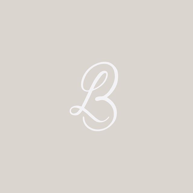 Wedding monogram that didn&rsquo;t make the cut, but I still wanna show it some love. The nerd in me is obsessed with the 2 letter combination looking like it&rsquo;s one single stroke. 😍🤓 This was a clear reminder of a few reasons why I love graph