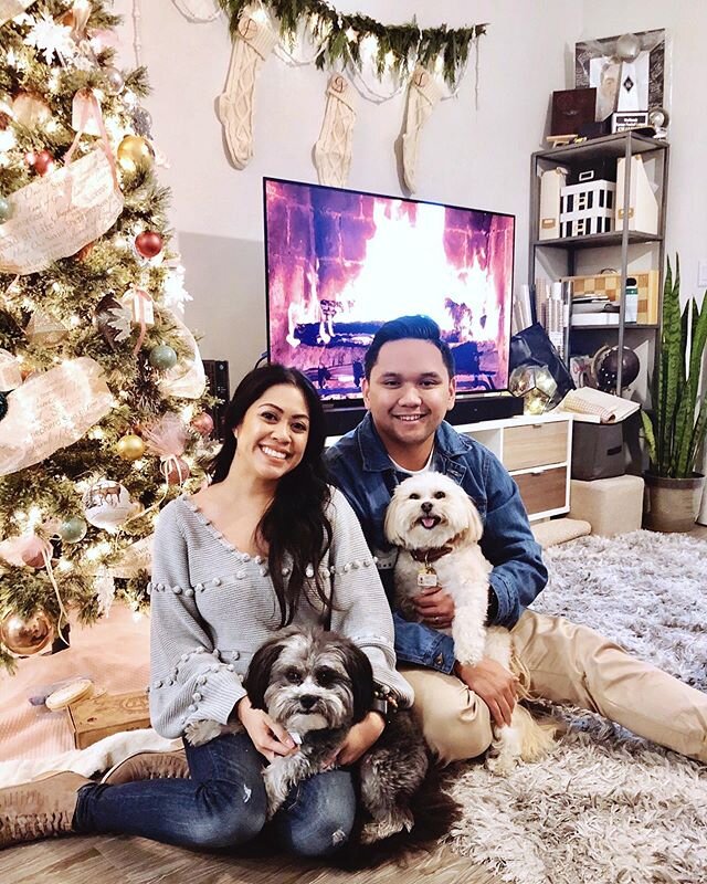 Merry Christmas and Happy Holidays from our little family to yours! 🎄✨ Our days are usually consumed with scheduled plans (hence my lack of social media posts on here 🤦🏻&zwj;♀️), but today no plans equals the best plans! We&rsquo;re keeping it slo
