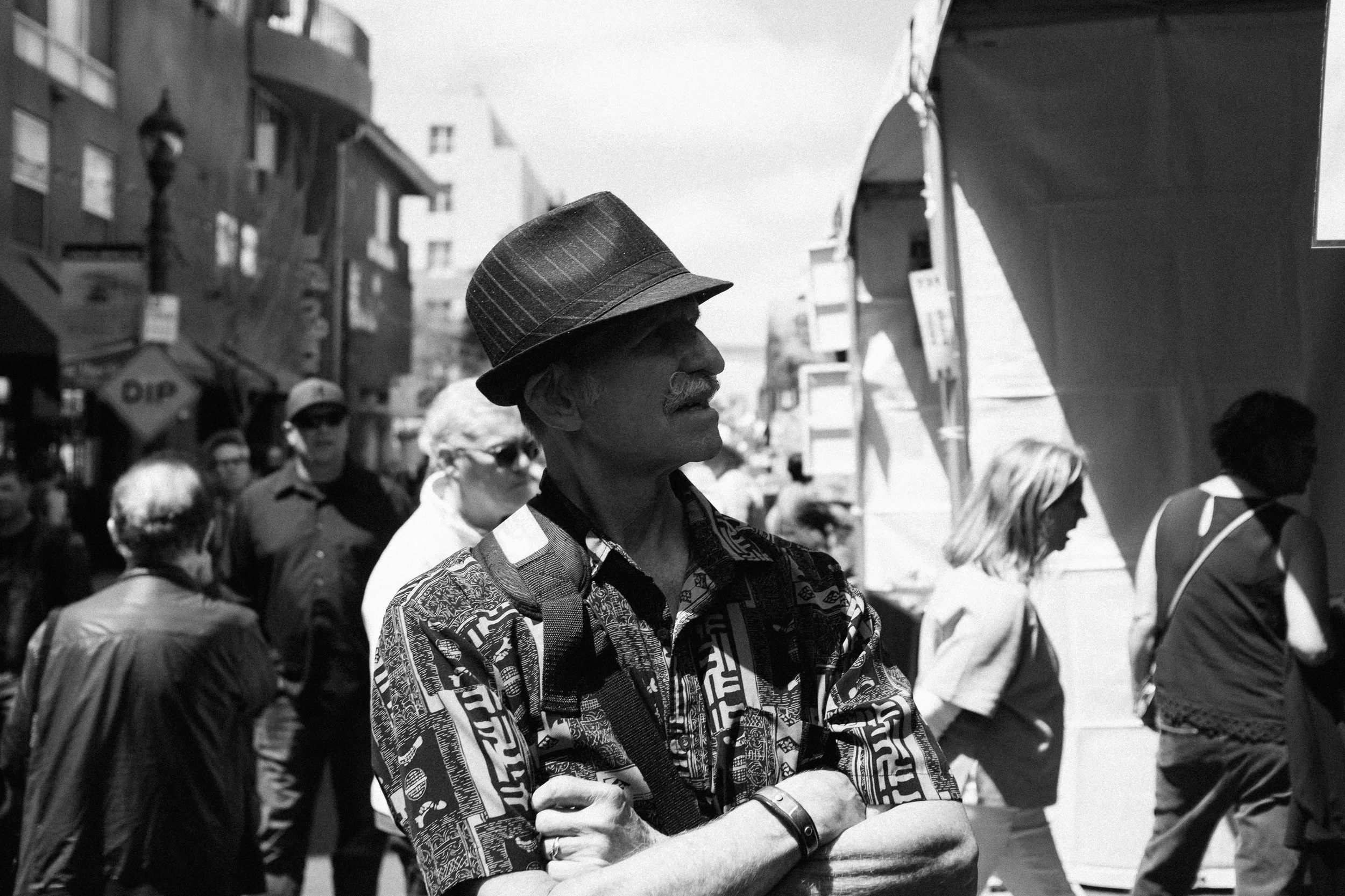 FOLDING ARMS BNW.JPG